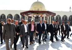 رئيس الوزراء يتفقد أعمال تطوير "حدائق الفسطاط" وساحة مسجد عمرو بن العاص